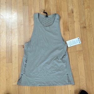 Lulu Lemon textured running shirt size small brand new